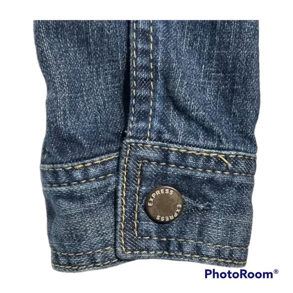 EXPRESS Classic Medium Wash Denim Trucker Jacket SIZE LARGE - Picture 4 of 10